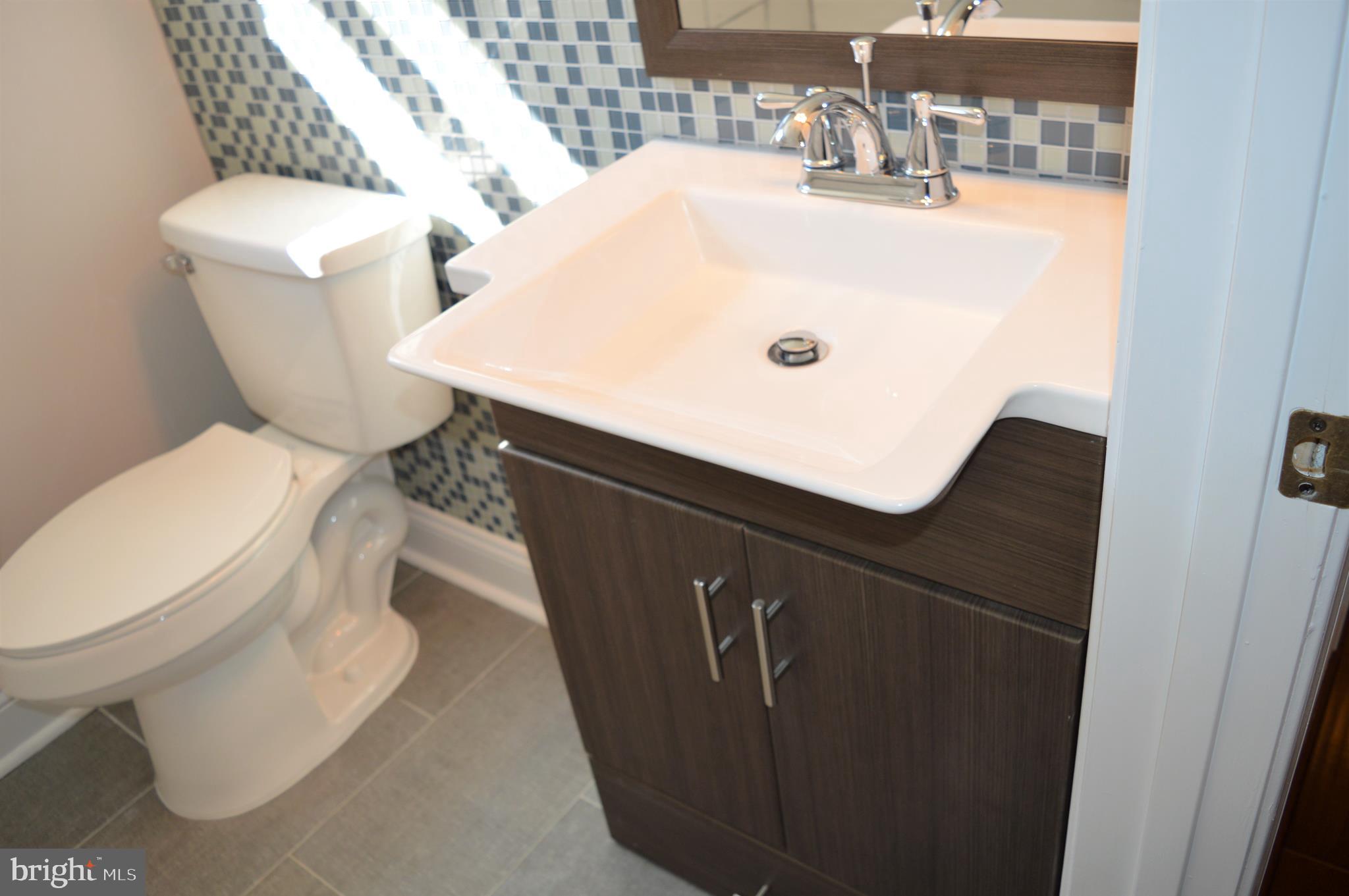 9250 Piscataway Road Clinton, MD 20735 - Photo 23 of 101 Hallway Bathroom