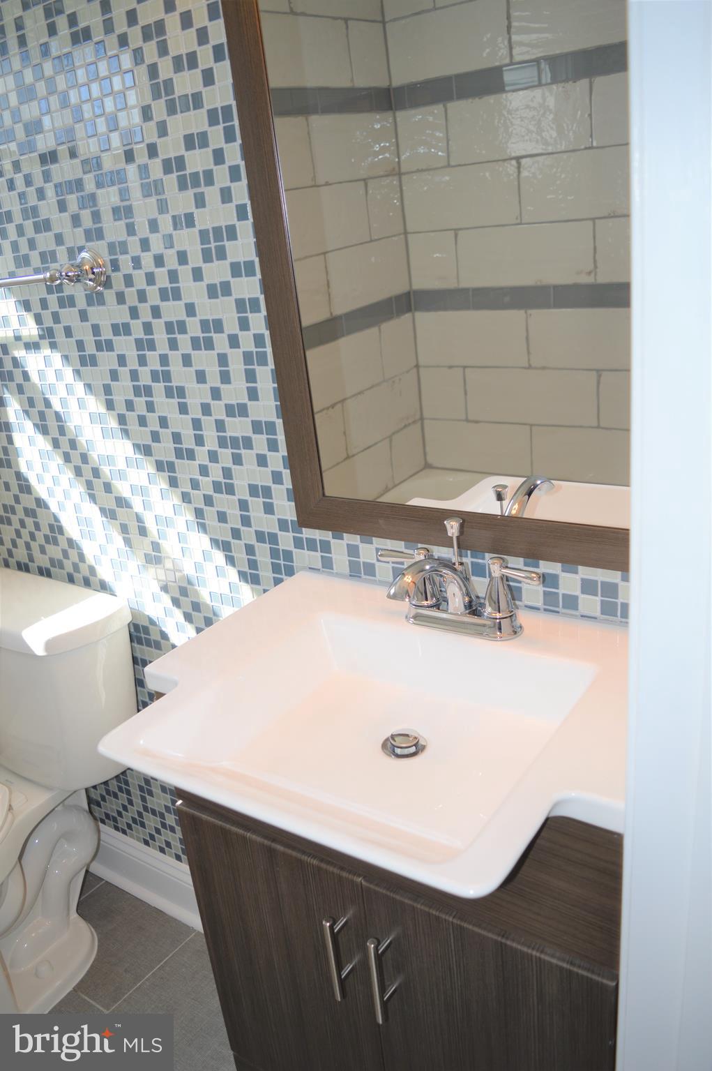 9250 Piscataway Road Clinton, MD 20735 - Photo 24 of 101 Hallway Bathroom