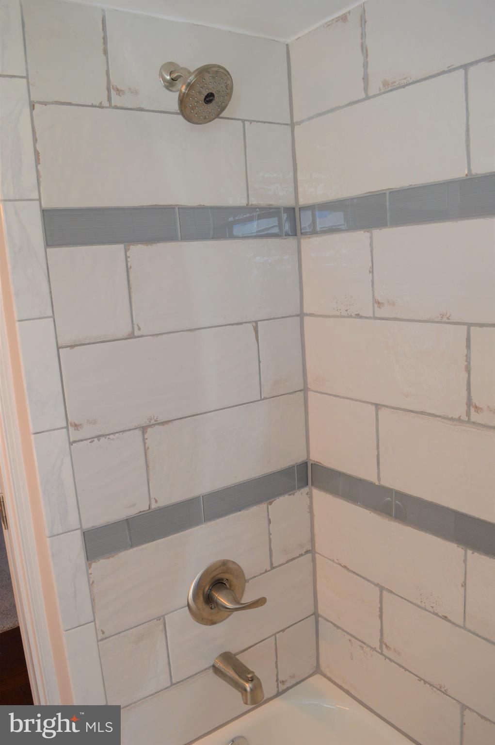 9250 Piscataway Road Clinton, MD 20735 - Photo 25 of 101 Hallway Bathroom