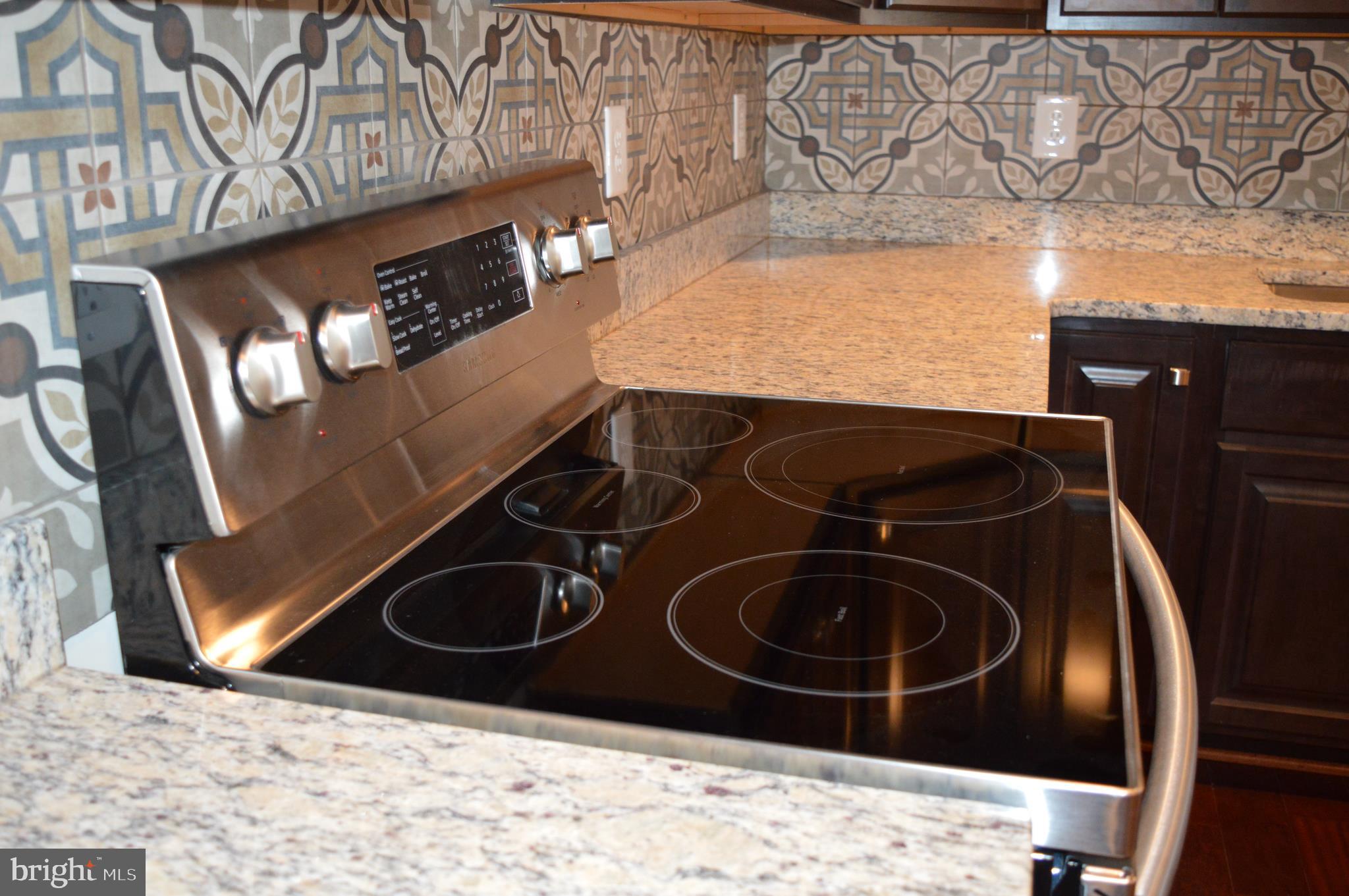 9250 Piscataway Road Clinton, MD 20735 - Photo 45 of 101 Electric Range