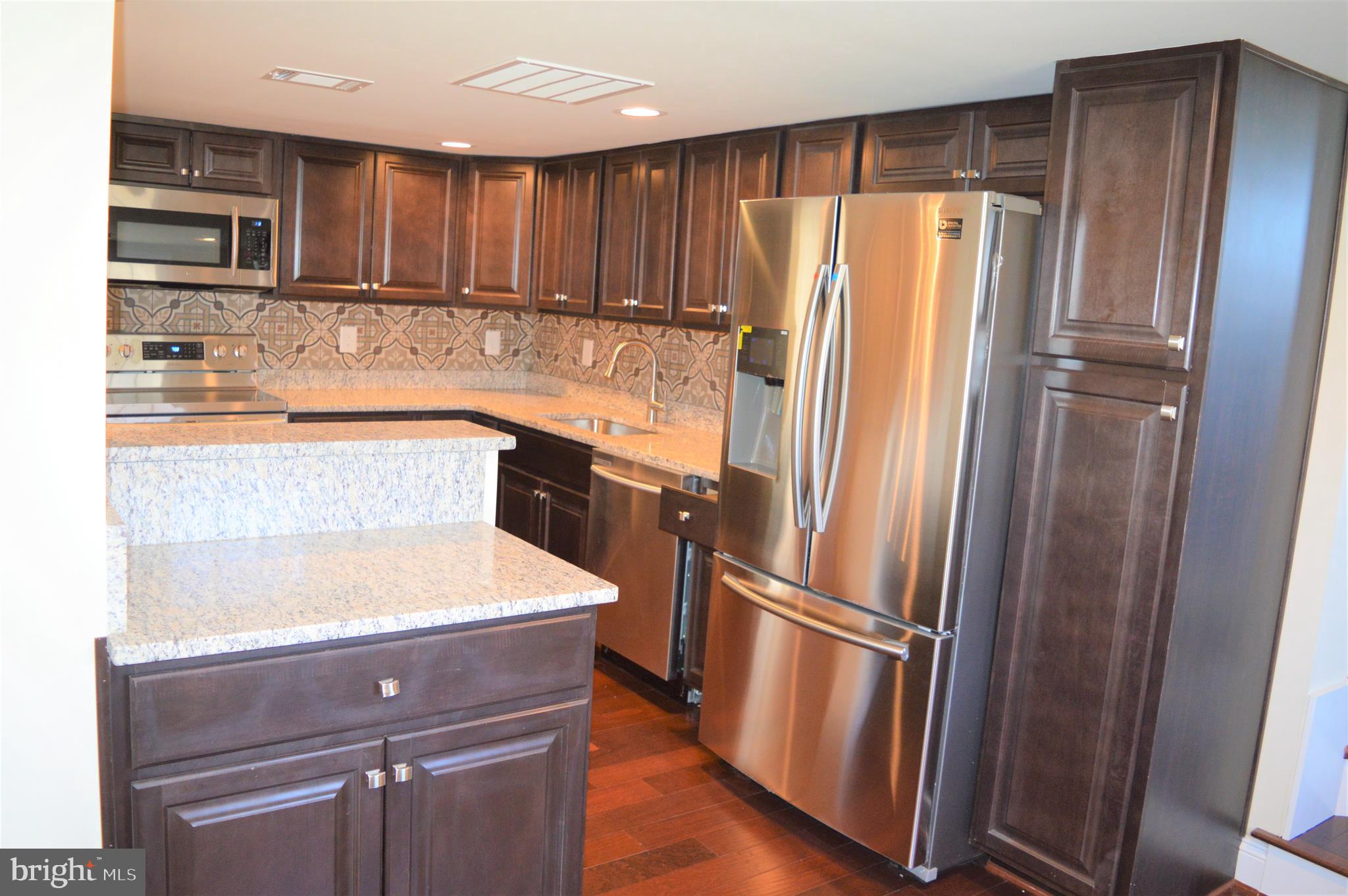 9250 Piscataway Road Clinton, MD 20735 - Photo 46 of 101 1st work station and Granite Countertops