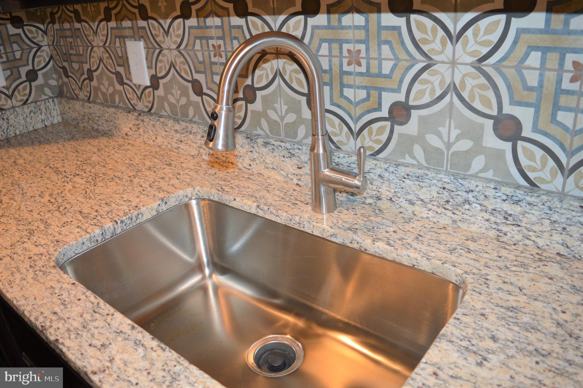 9250 Piscataway Road Clinton, MD 20735 - Photo 49 of 101 Kitchen Faucet and Stainless Steel deep Sink