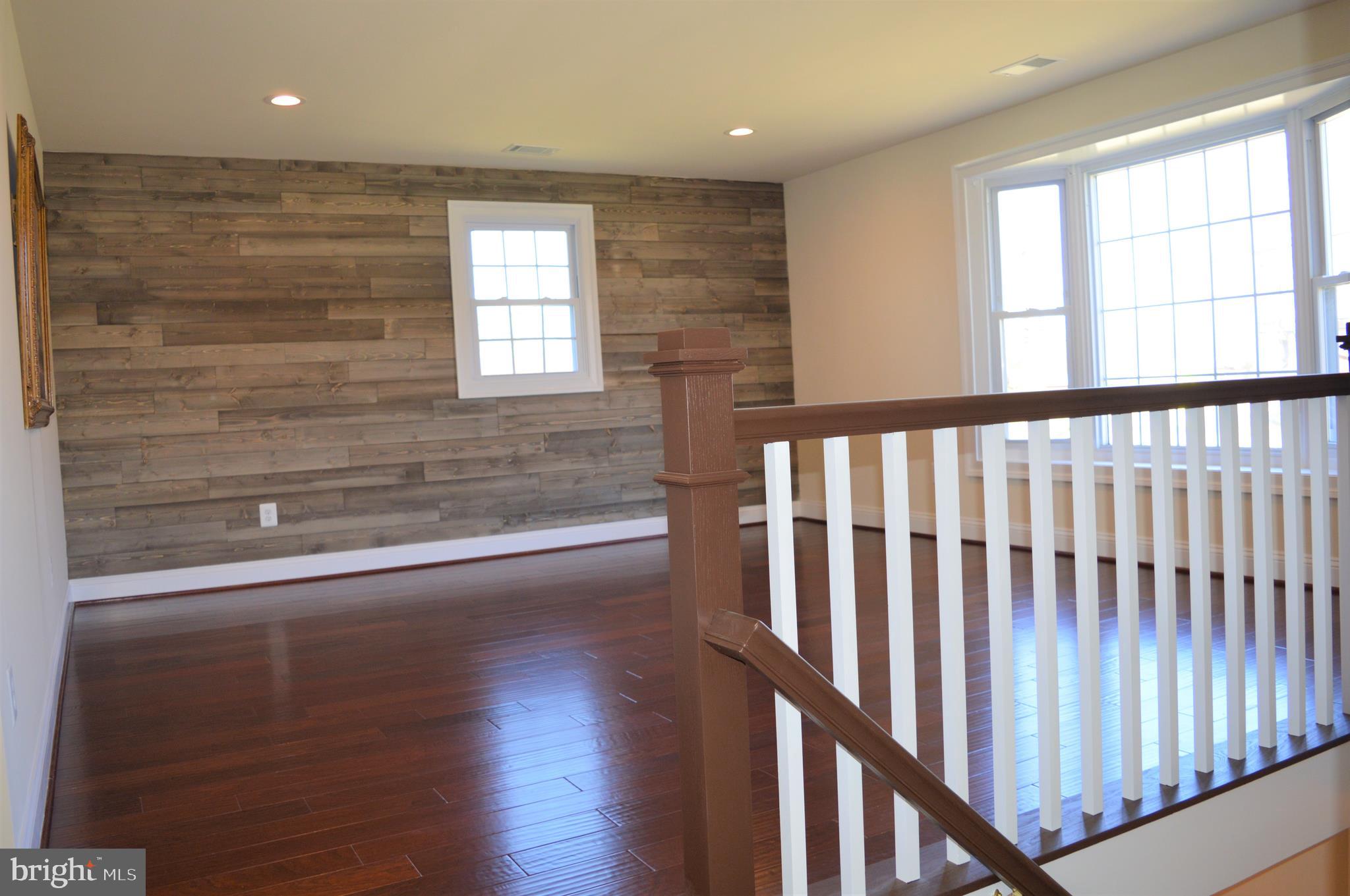 9250 Piscataway Road Clinton, MD 20735 - Photo 52 of 101 Family room with large Bay window
