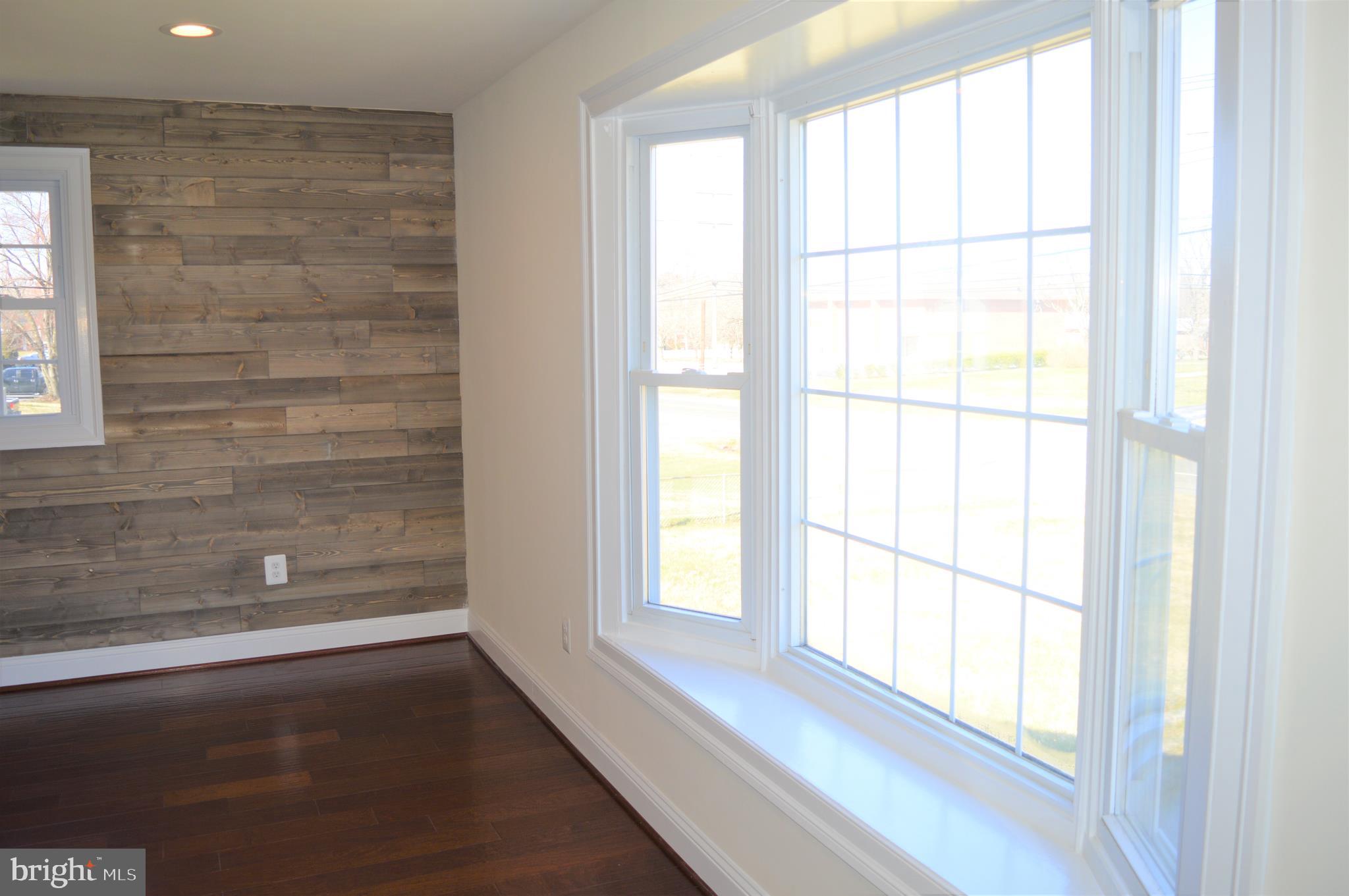 9250 Piscataway Road Clinton, MD 20735 - Photo 56 of 101 Family room with large Bay window