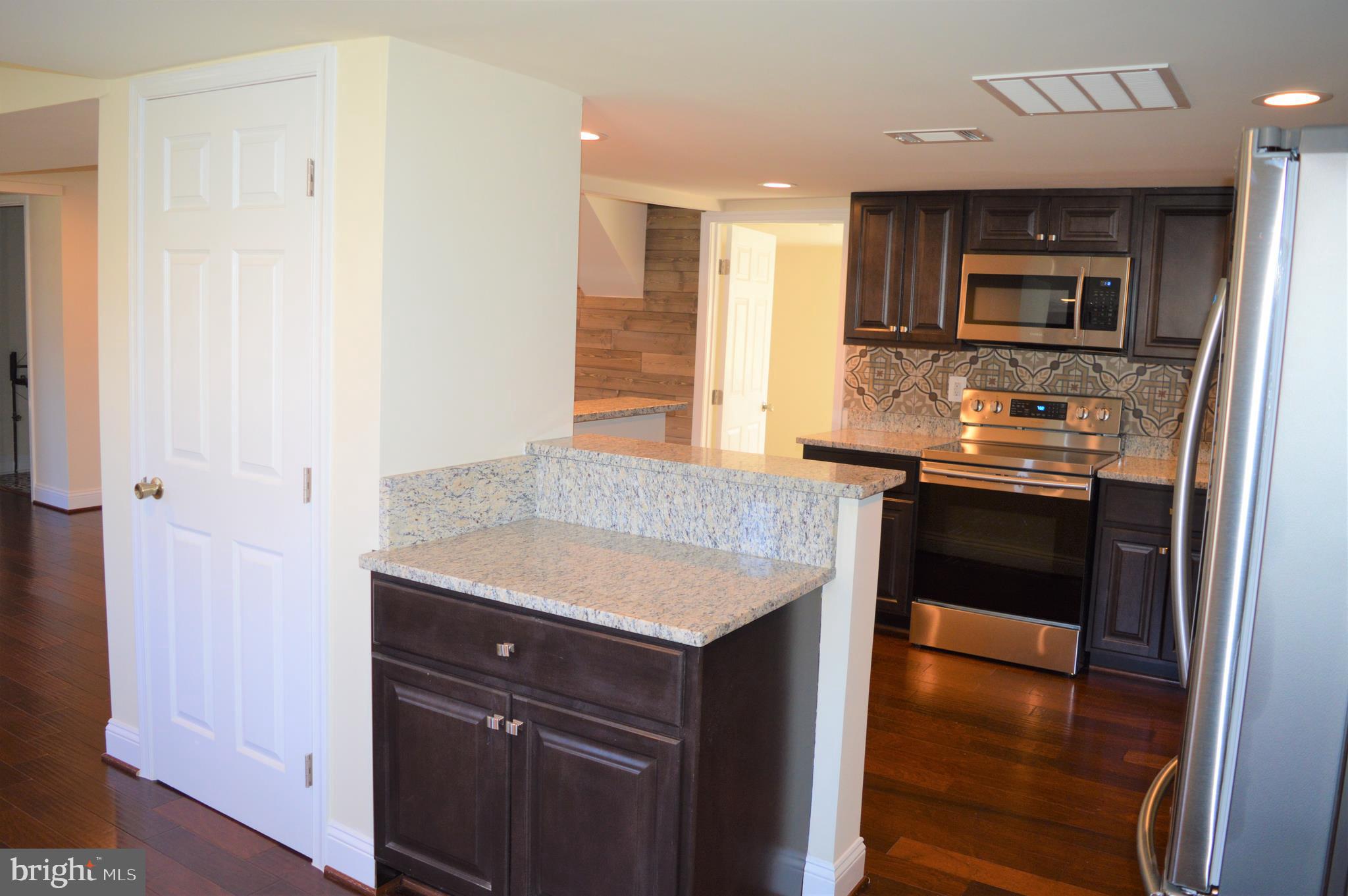 9250 Piscataway Road Clinton, MD 20735 - Photo 7 of 101 Kitchen with two work stations