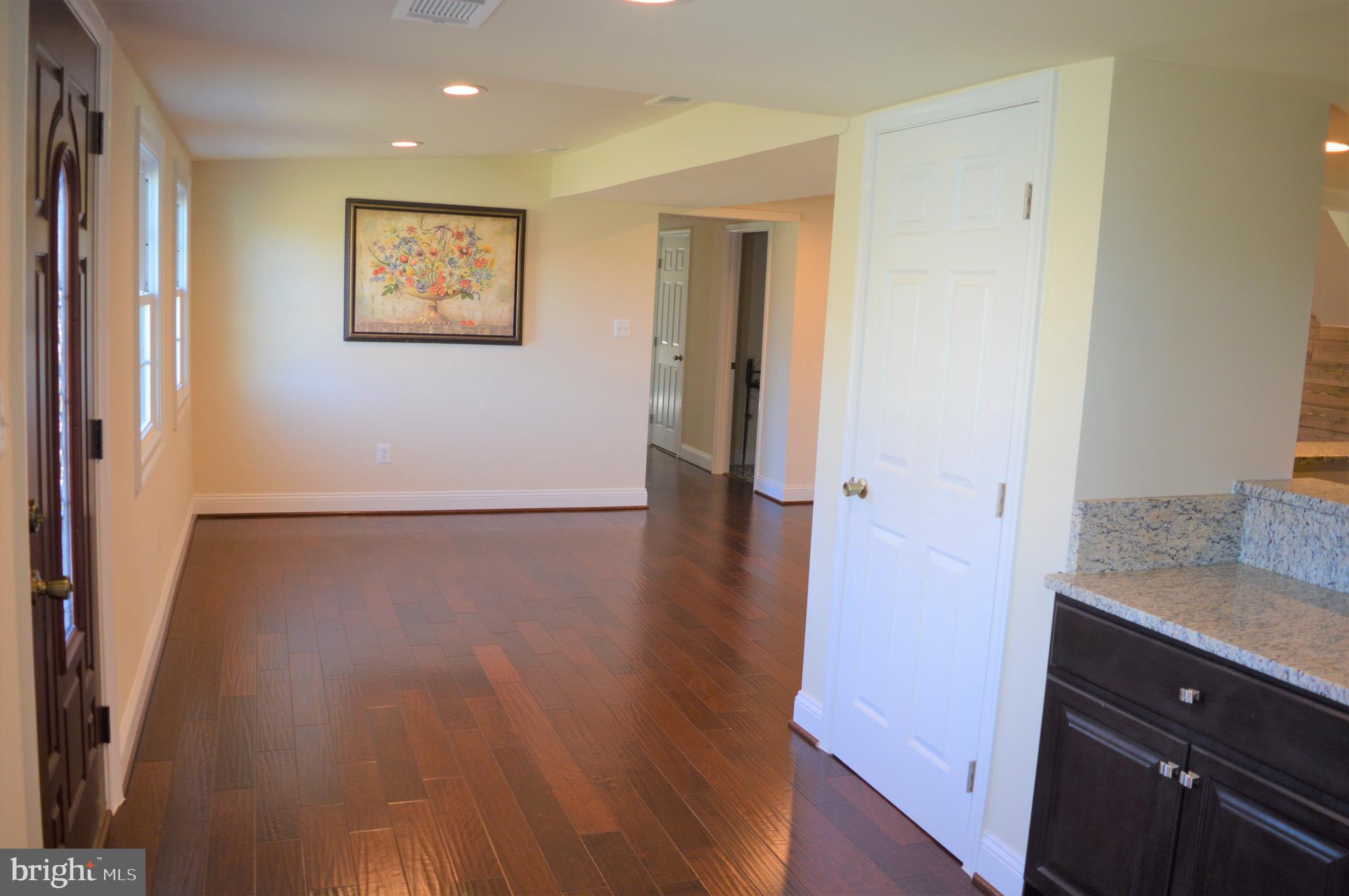 9250 Piscataway Road Clinton, MD 20735 - Photo 8 of 101 Living room