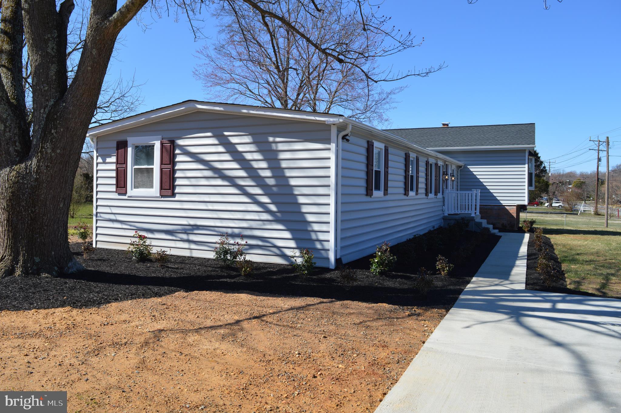9250 Piscataway Road Clinton, MD 20735 - Photo 93 of 101 Concrete sidewalk and parking space