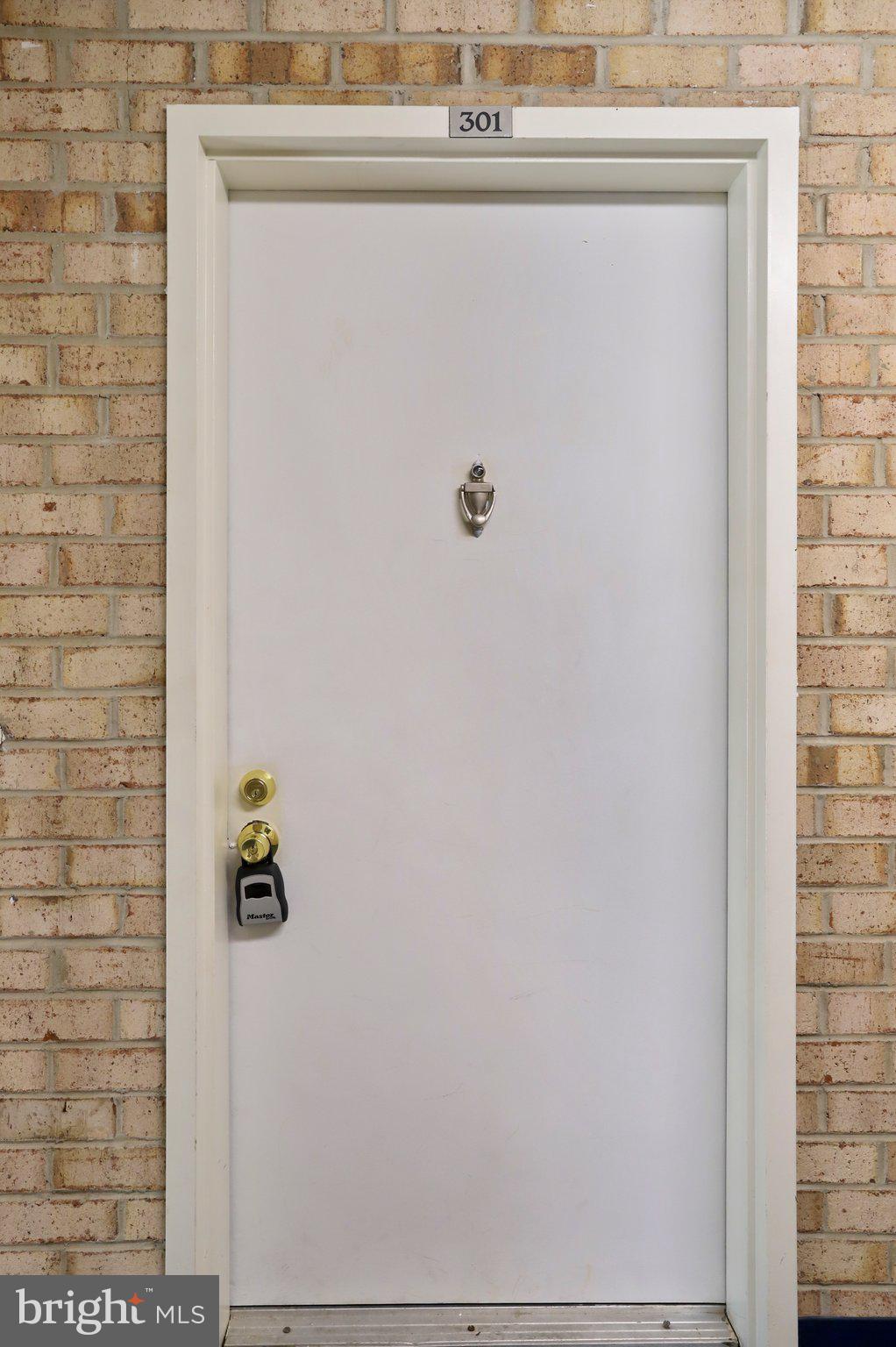 18324 Streamside Drive, Unit 301 Gaithersburg, MD 20879 - Photo 6 of 24