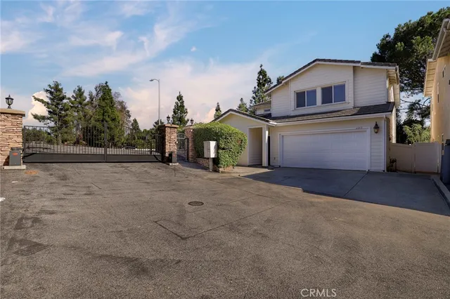 a view of a house with a backyard
