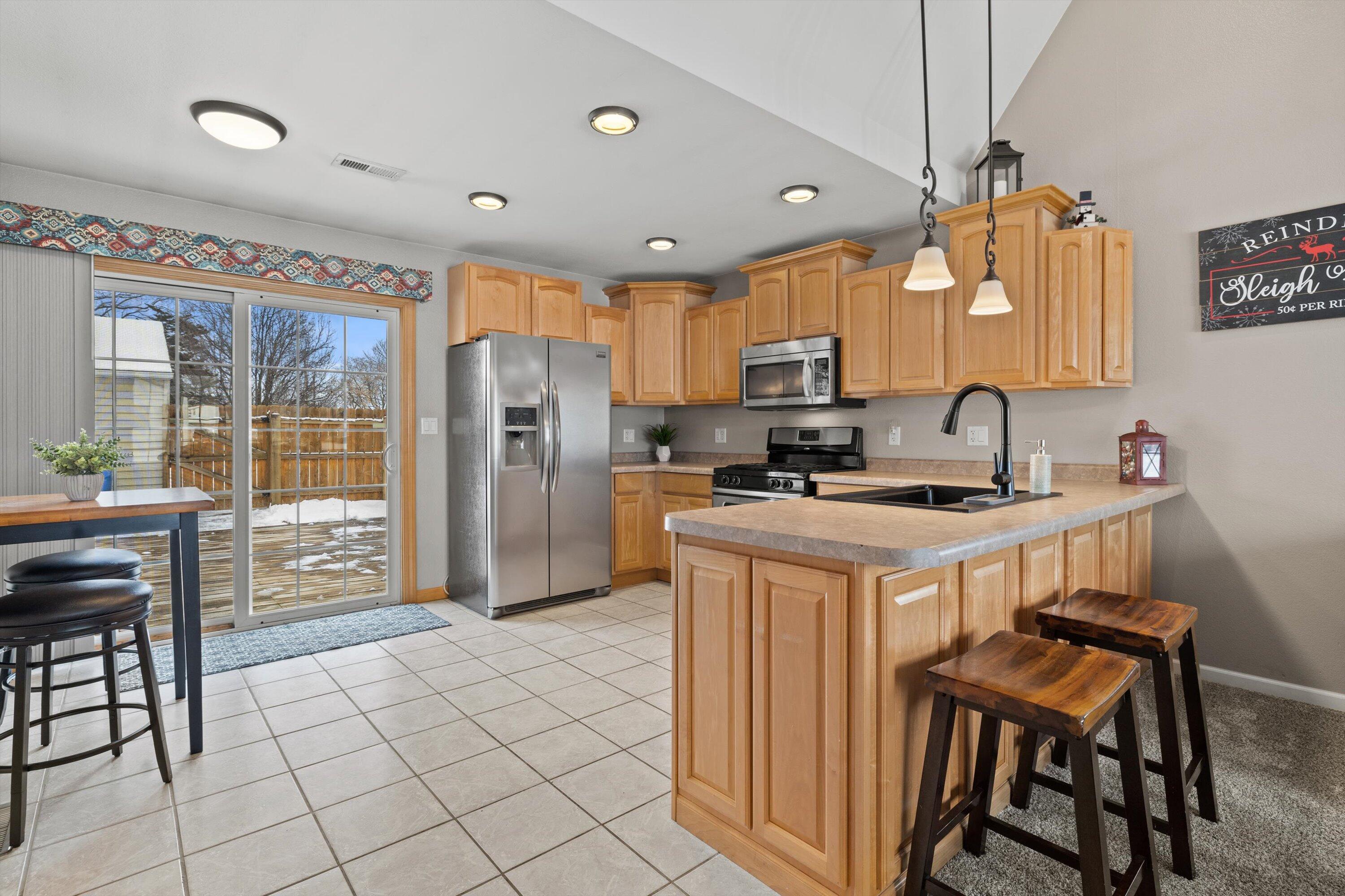 4100 Victory Avenue Racine, WI 53405 - Photo 14 of 26 Dining Area & Kitchen