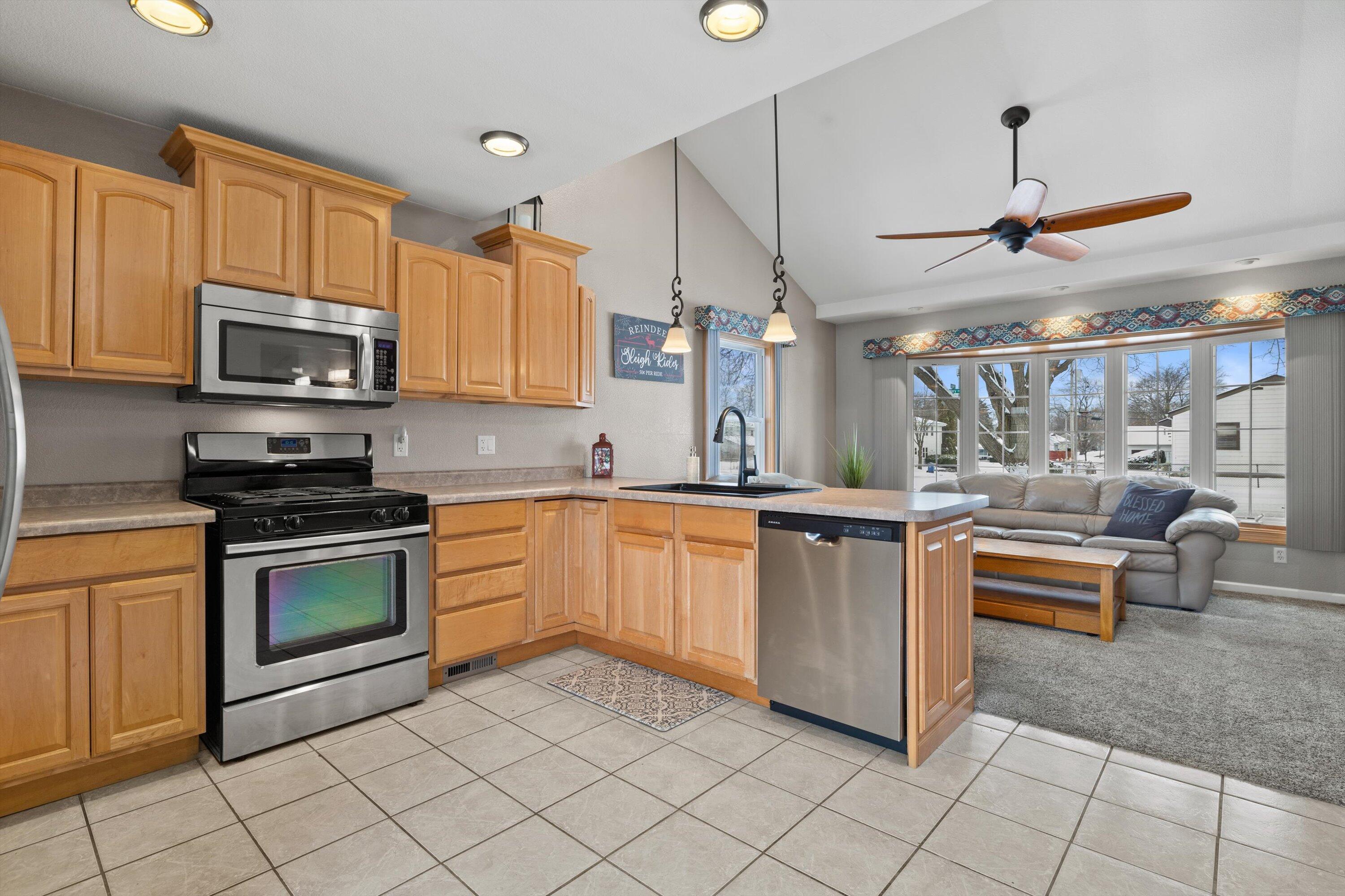 4100 Victory Avenue Racine, WI 53405 - Photo 16 of 26 Kitchen