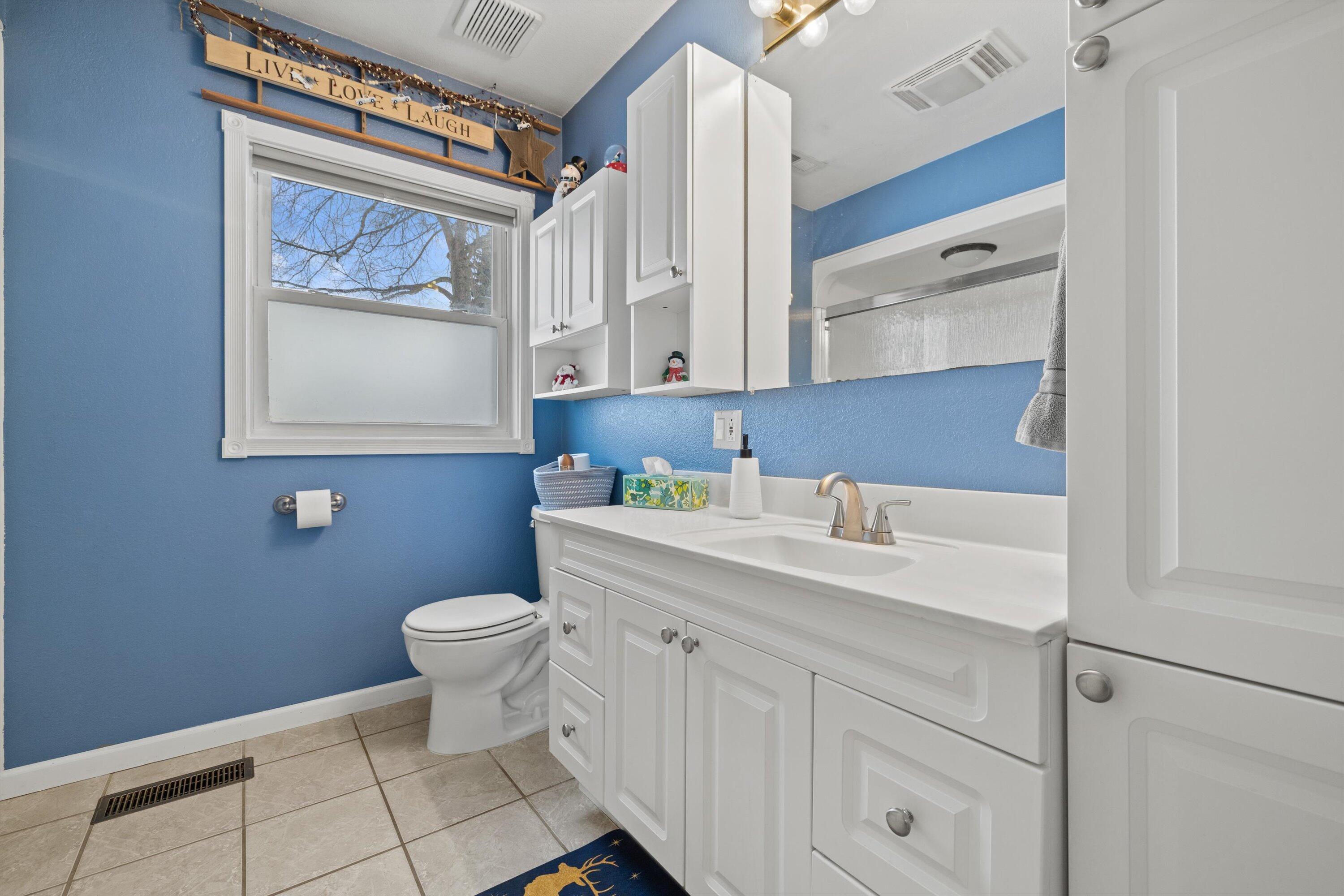 4100 Victory Avenue Racine, WI 53405 - Photo 25 of 26 Bathroom