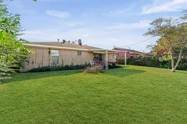 a view of a house with a back yard