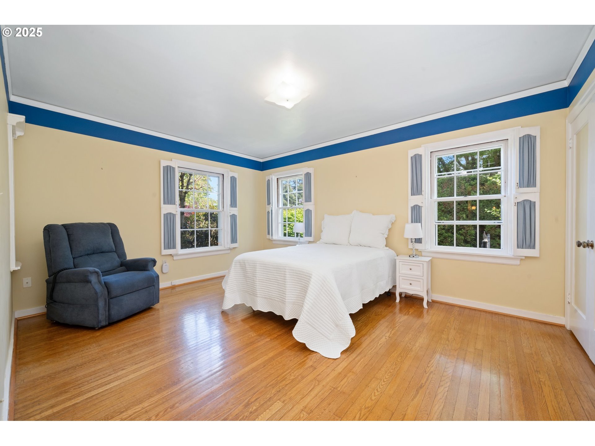 660 Southwest Evans Street Portland, OR 97219 - Photo 15 of 36