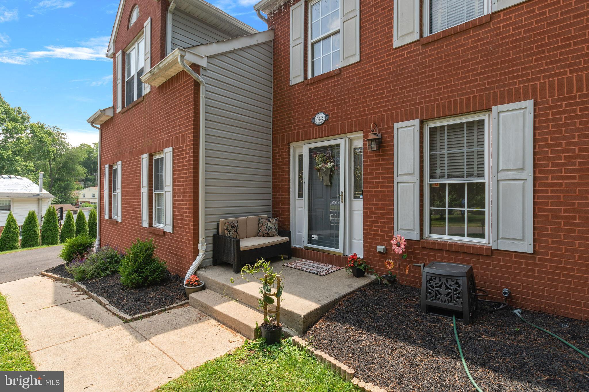 642 Meadow Road Huntingdon Valley, PA 19006 - Photo 2 of 47 front door