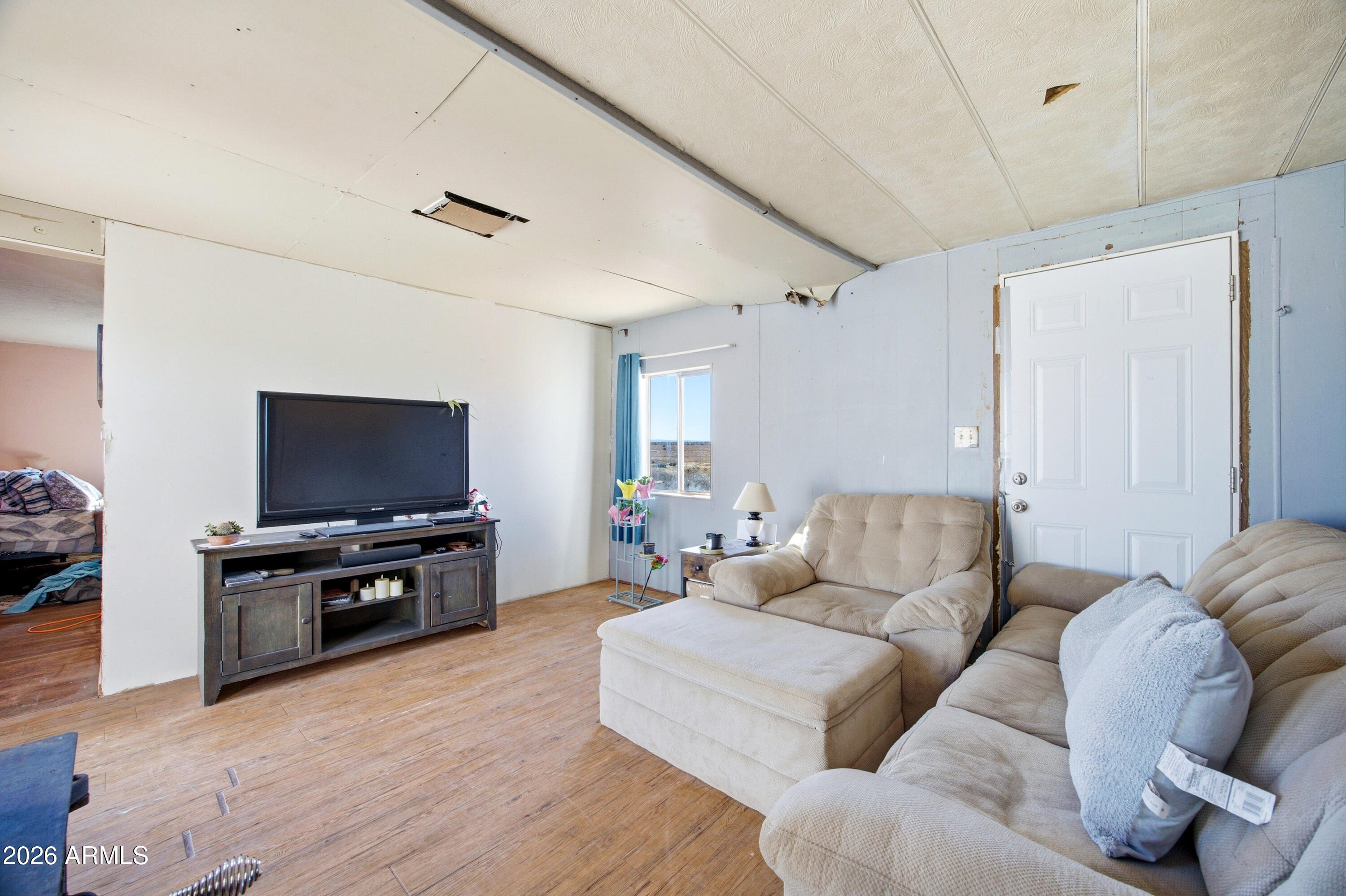 4394 Keats Road, Unit 52 Snowflake, AZ 85937 - Photo 10 of 33 a living room with furniture and a flat screen tv