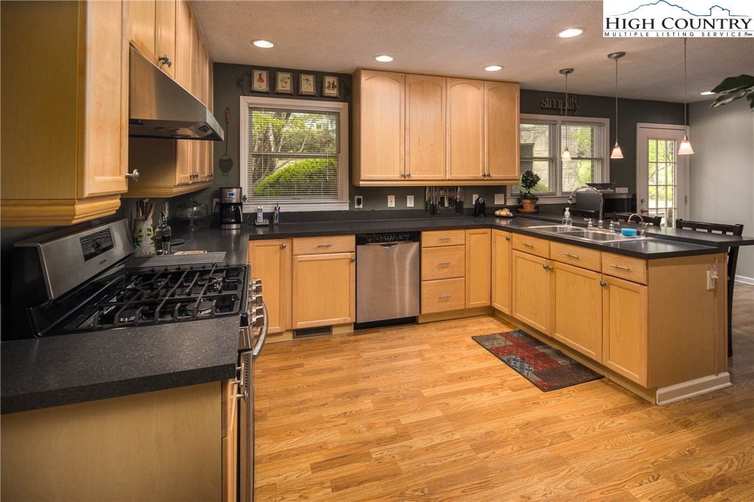 5042 Bamboo Road Boone, NC 28607 - Photo 8 of 27 Gallery Image 8