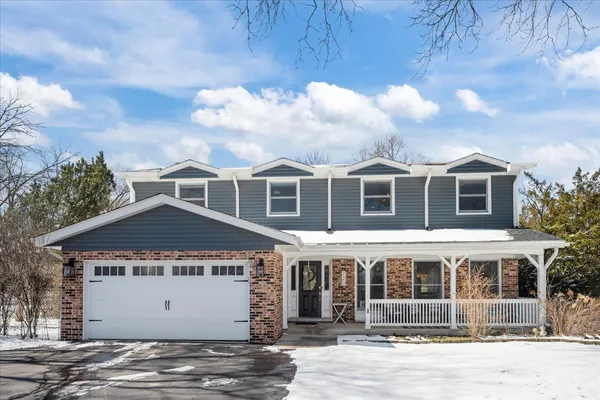 $775,000 | 720 Wilmot Road, Deerfield, IL 60015