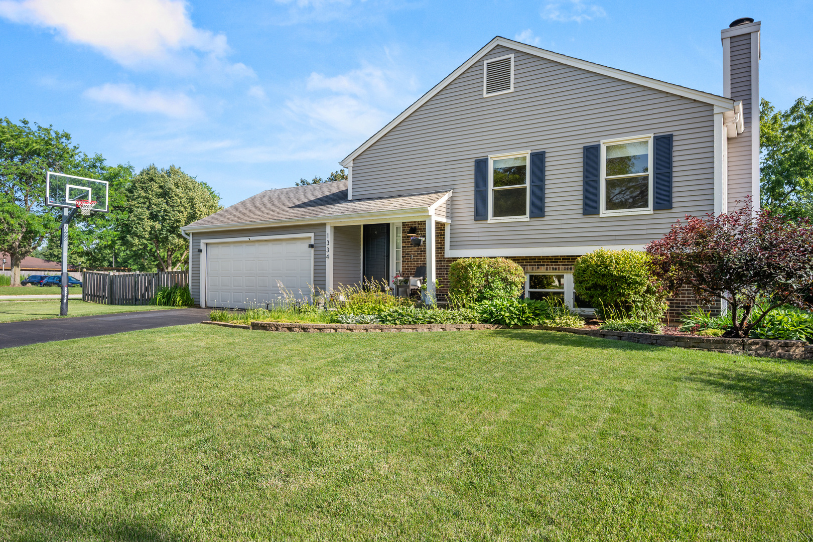 1334 Hill Road Geneva, IL 60134 - Photo 2 of 32