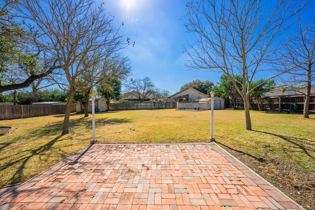 613 Harper Road Kerrville, TX 78028 - Photo 19 of 33