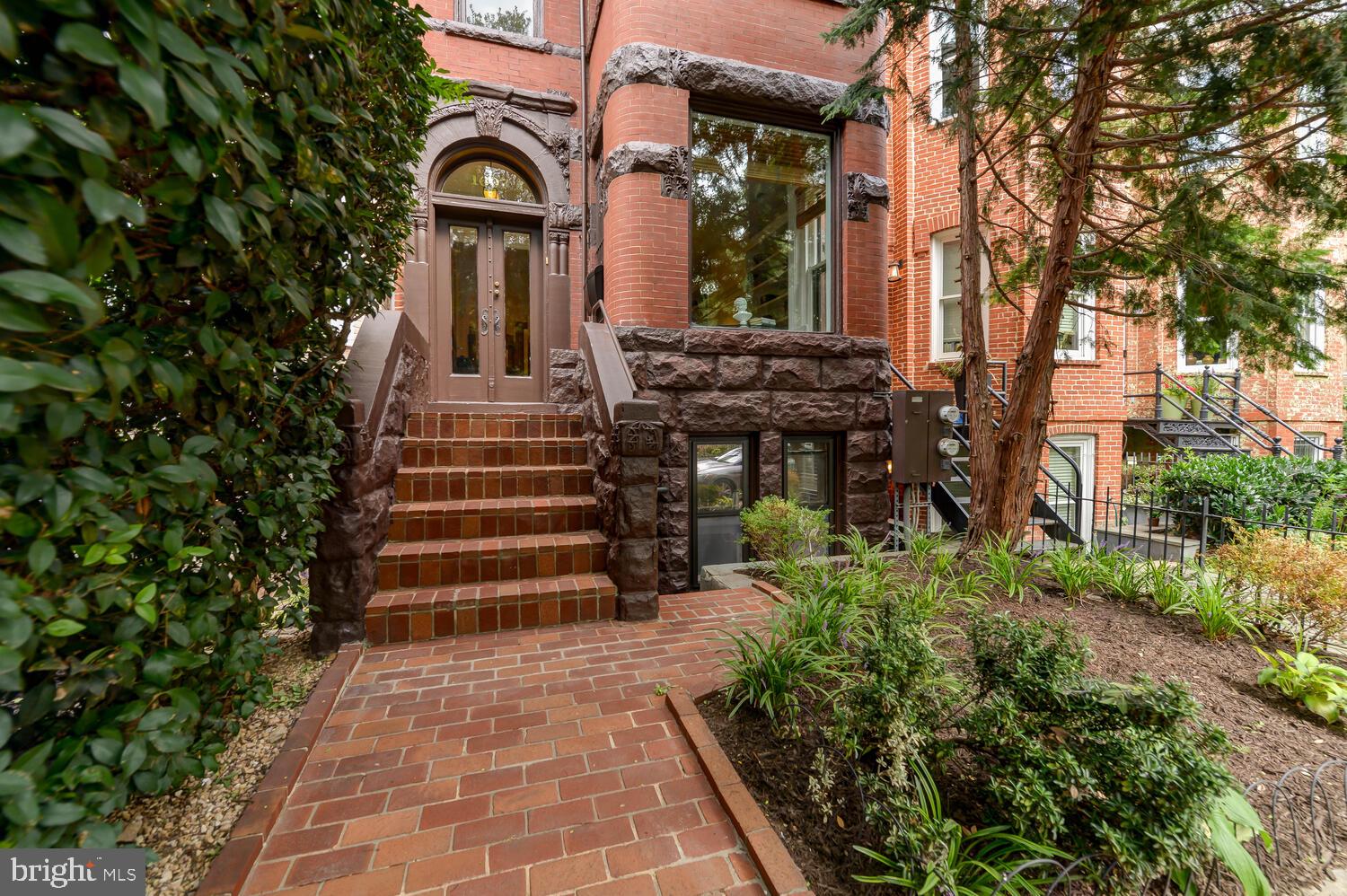 1607 S Street Northwest Washington, DC 20009 - Photo 3 of 75 Pretty front yard