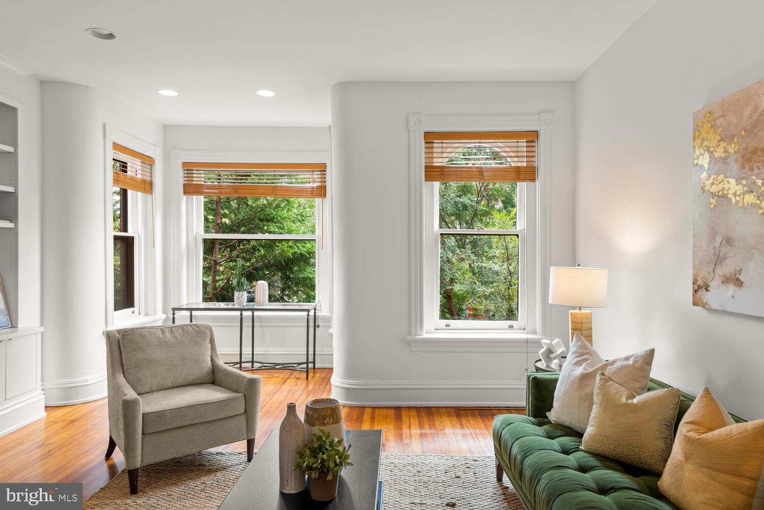 1607 S Street Northwest Washington, DC 20009 - Photo 31 of 75 Extremely spacious room and 9'4" ceilings!