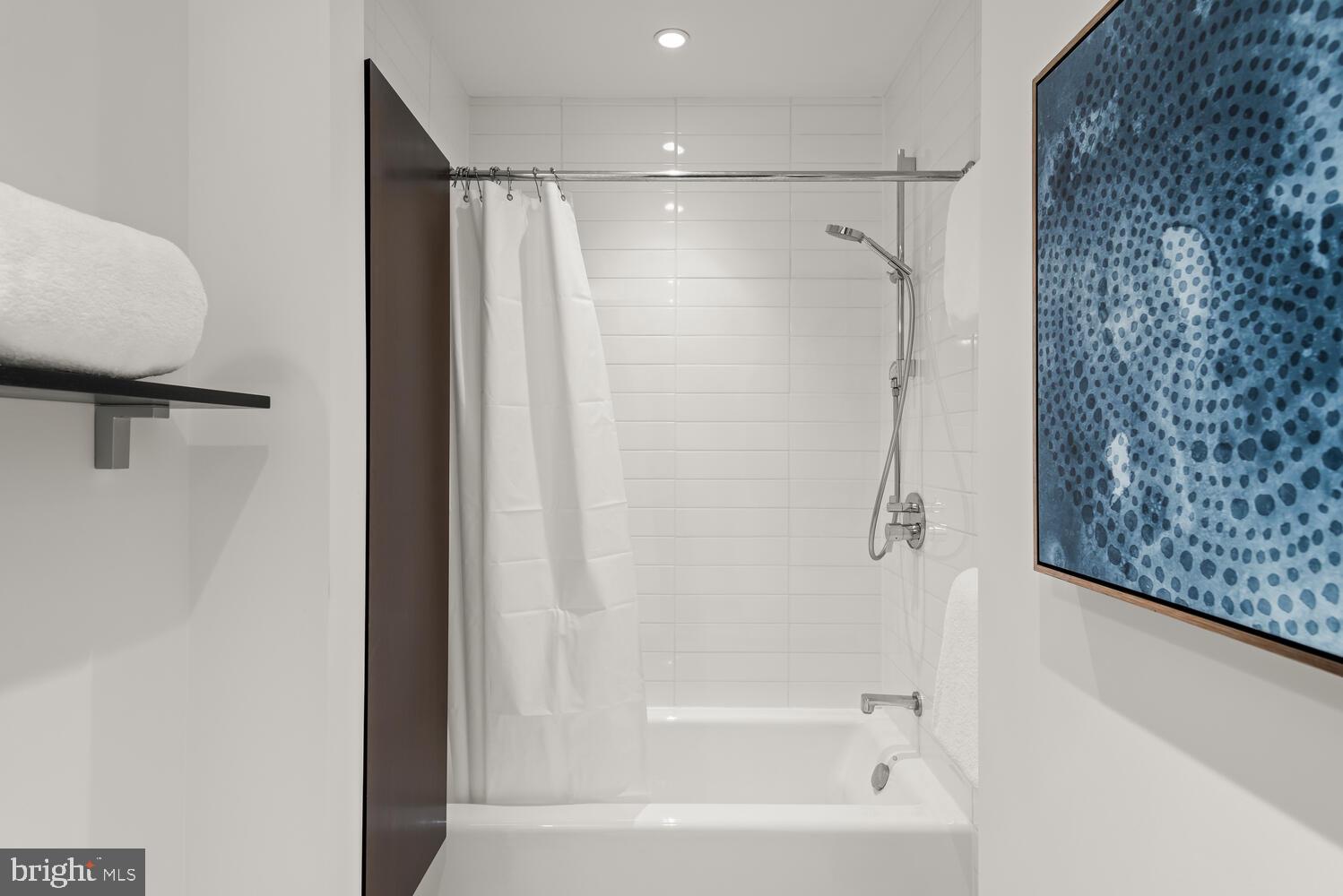 1607 S Street Northwest Washington, DC 20009 - Photo 36 of 75 Deep soaking tub