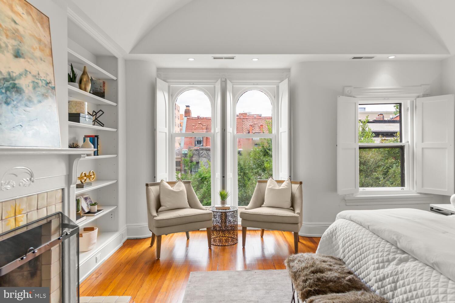 1607 S Street Northwest Washington, DC 20009 - Photo 45 of 75 The light streams in!