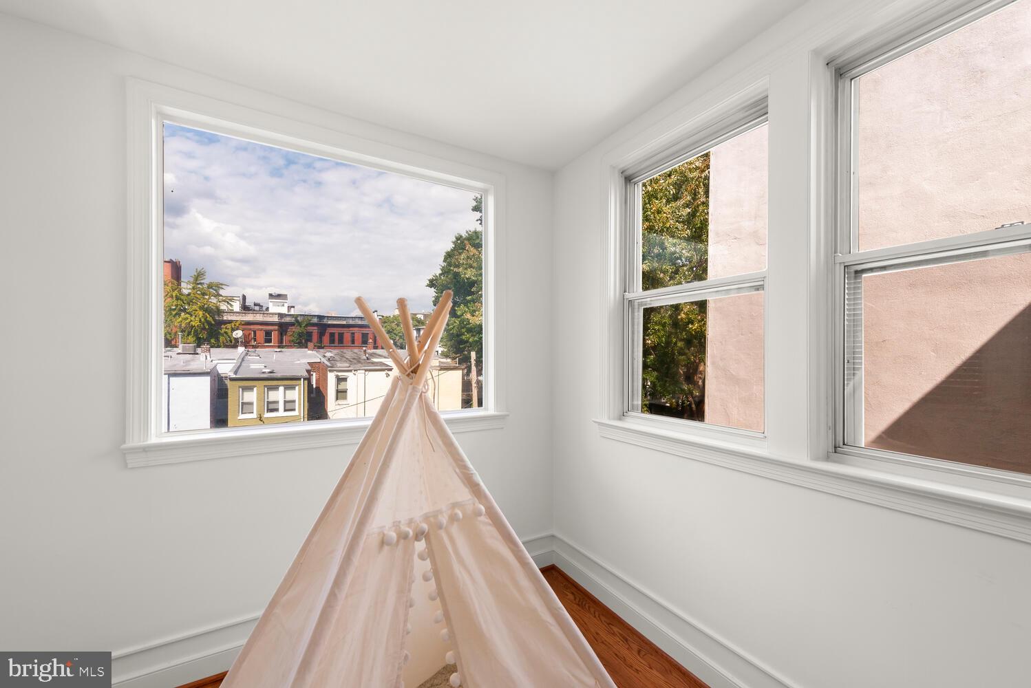 1607 S Street Northwest Washington, DC 20009 - Photo 56 of 75 So much light!