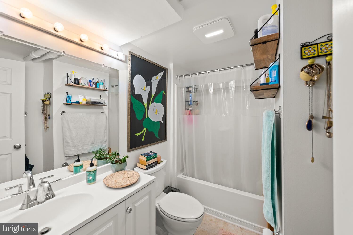 1607 S Street Northwest Washington, DC 20009 - Photo 62 of 75 Full bathroom