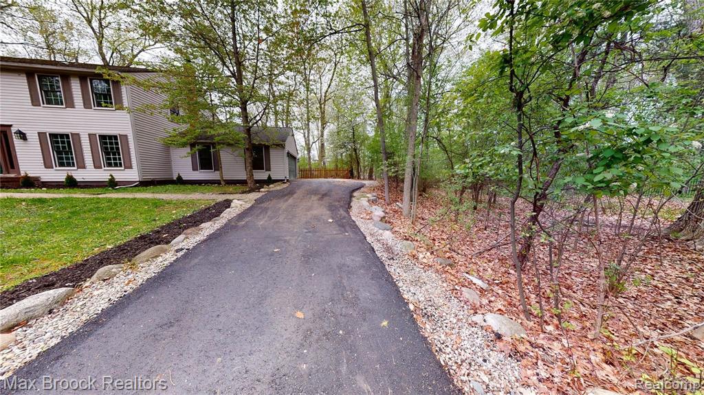 4990 Arrowhead Road West Bloomfield, MI 48323 - Photo 34 of 48
