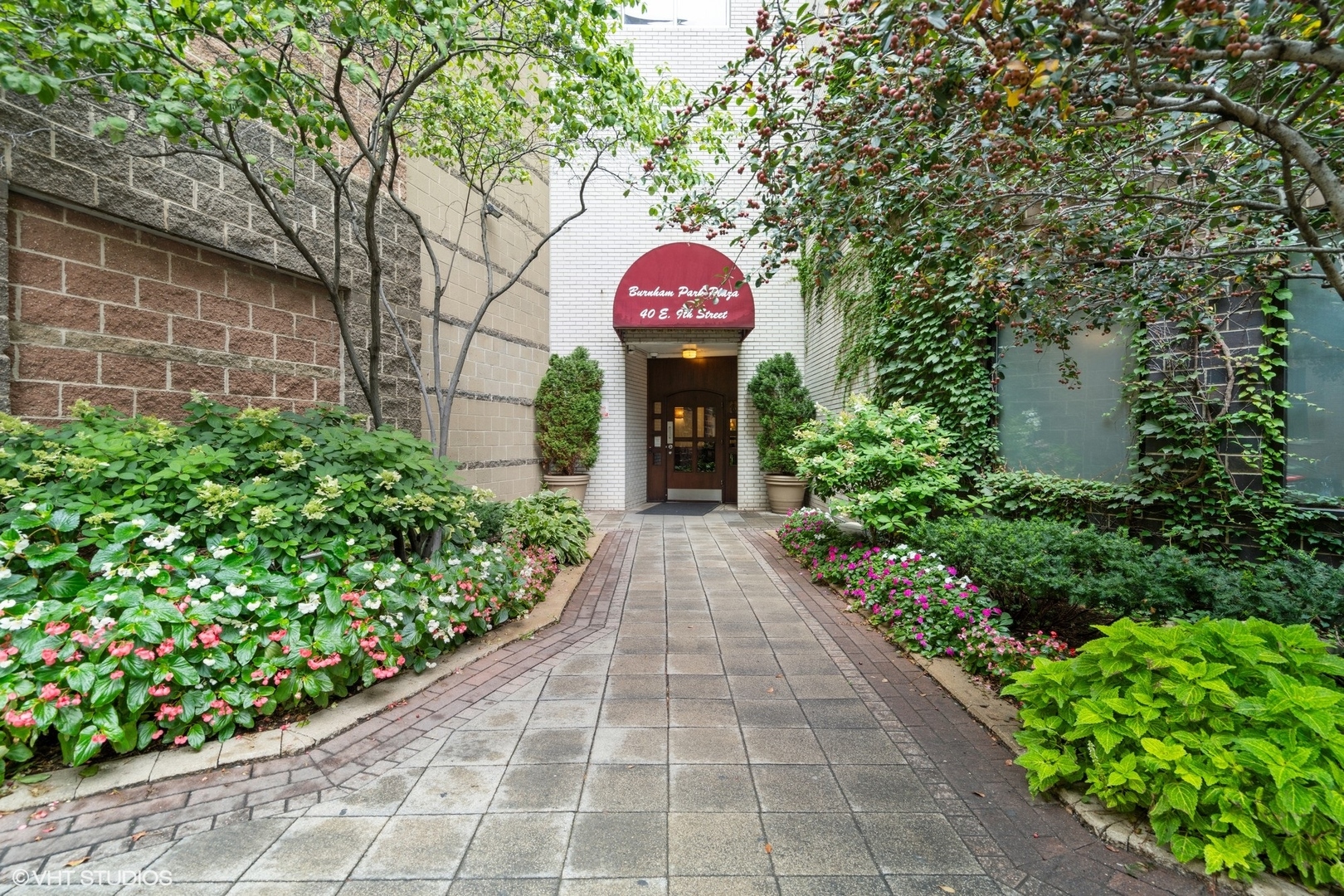 40 East 9th Street, Unit 1516 Chicago, IL 60605 - Photo 2 of 31