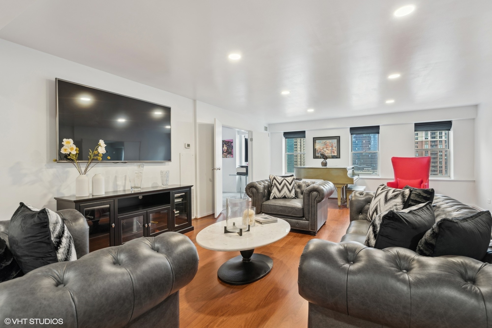 40 East 9th Street, Unit 1516 Chicago, IL 60605 - Photo 7 of 31