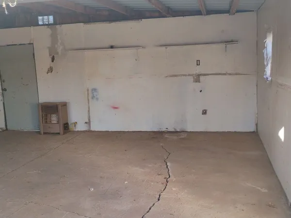 a view of a garage