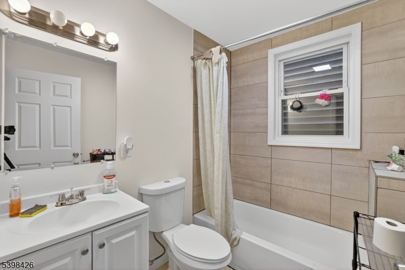 78 Treacy Avenue Newark, NJ 07108 - Photo 15 of 23