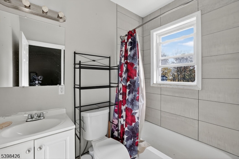 78 Treacy Avenue Newark, NJ 07108 - Photo 19 of 23