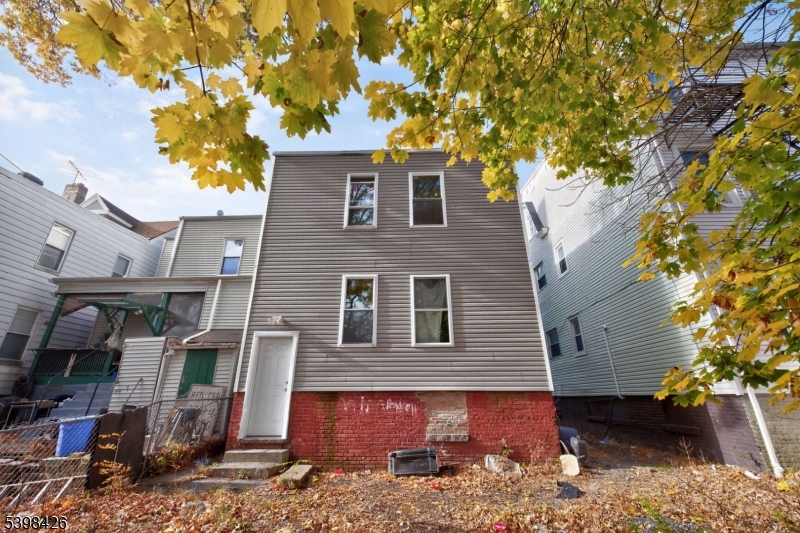 78 Treacy Avenue Newark, NJ 07108 - Photo 5 of 23