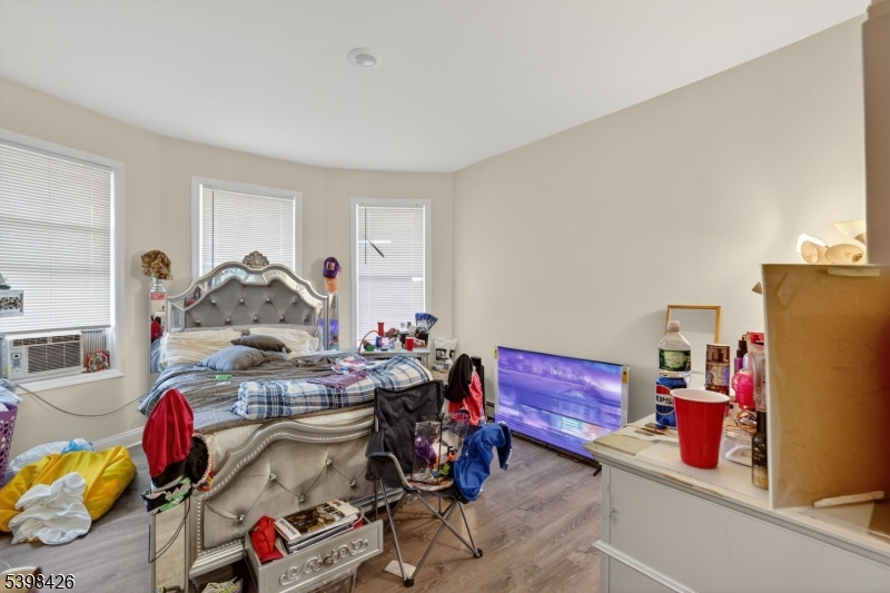 78 Treacy Avenue Newark, NJ 07108 - Photo 9 of 23