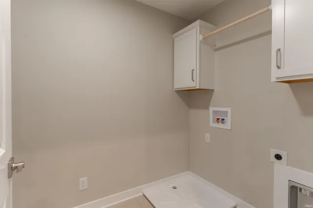 $499,800 | 5123 Jackson Drive, Newburgh, IN 47630