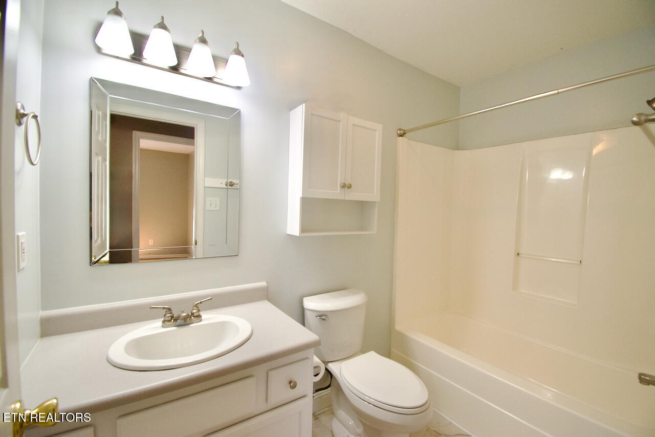 5517 J Riley W Drive Greenback, TN 37742 - Photo 22 of 42 DSC_0565