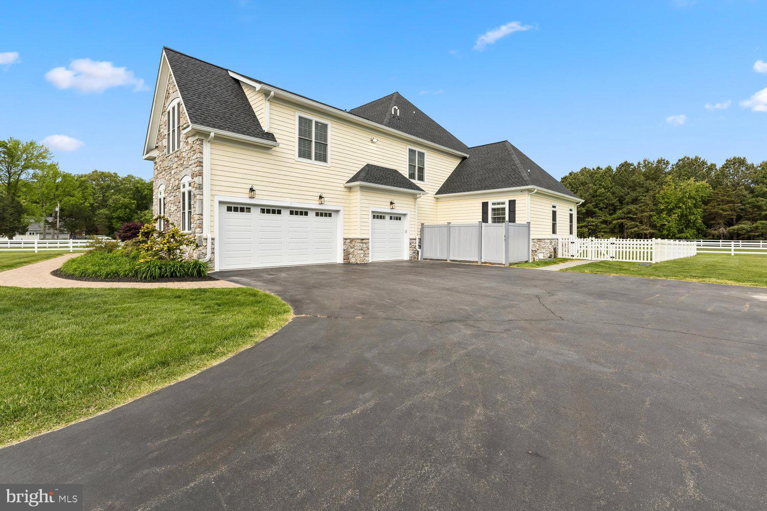313 Wye Road Queenstown, MD 21658 - Photo 99 of 132 Charming home with spacious driveway and greenery.