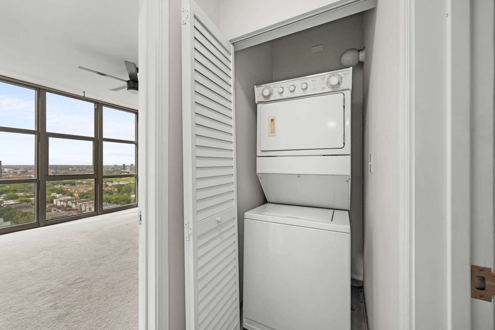 1101 South State Street, Unit 1805 Chicago, IL 60605 - Photo 14 of 21 a utility room with dryer and washer