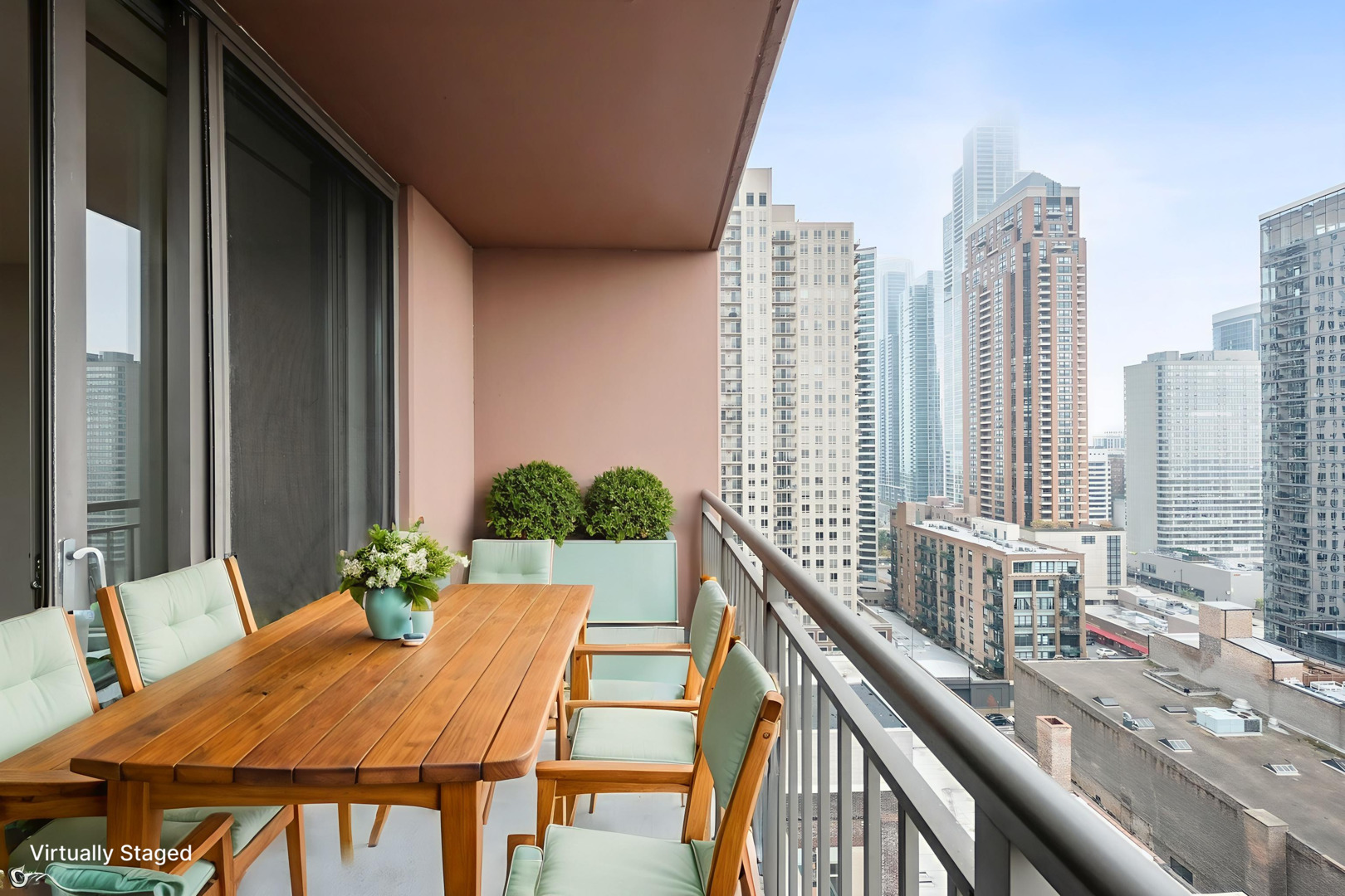 1101 South State Street, Unit 1805 Chicago, IL 60605 - Photo 16 of 21 a outdoor view with a sitting space