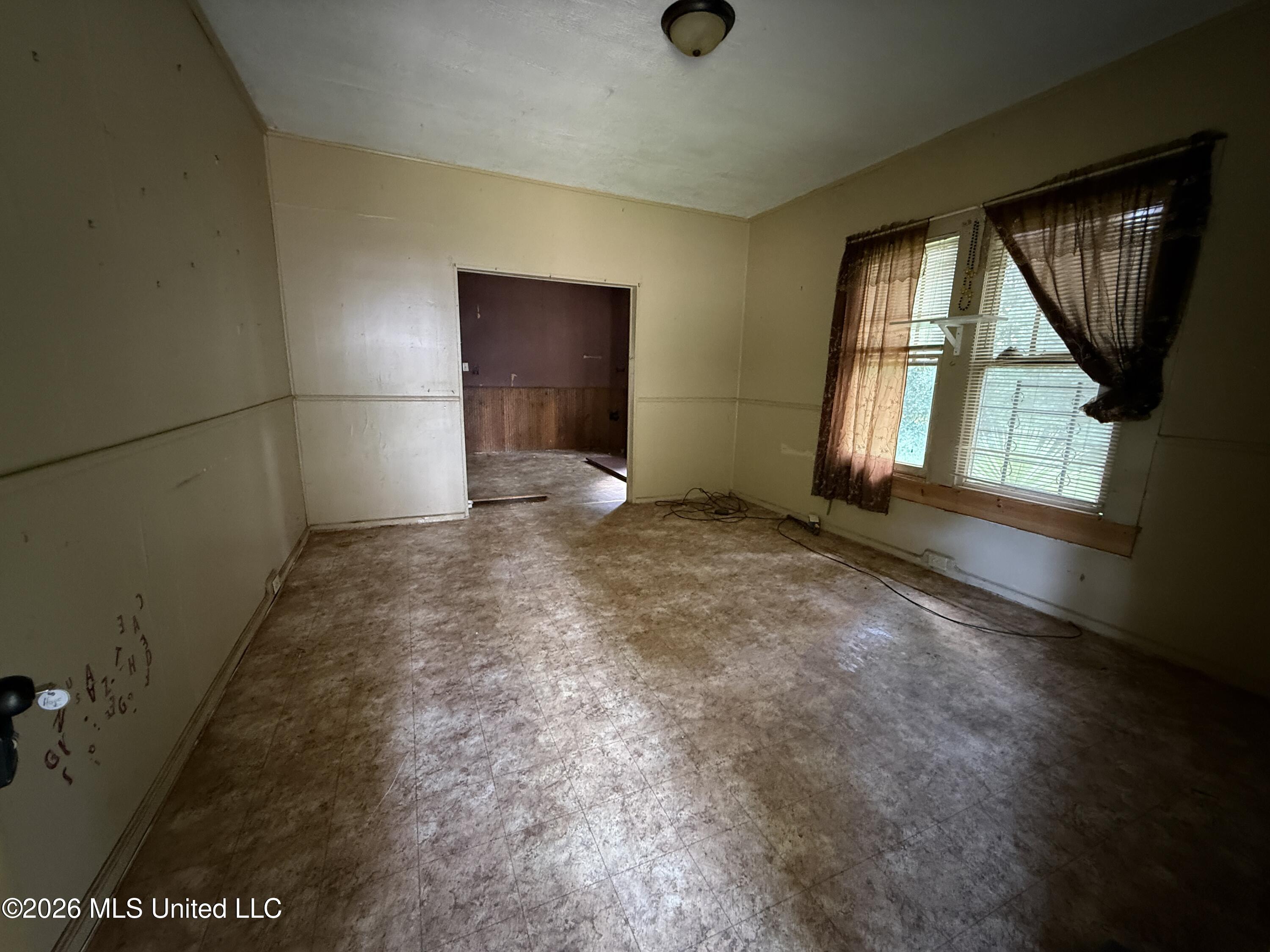 920 Howe Street McComb, MS 39648 - Photo 5 of 11 IMG_2424