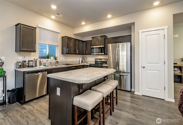 $3,500 | 18798 108th Ave Court East, Puyallup, WA 98374