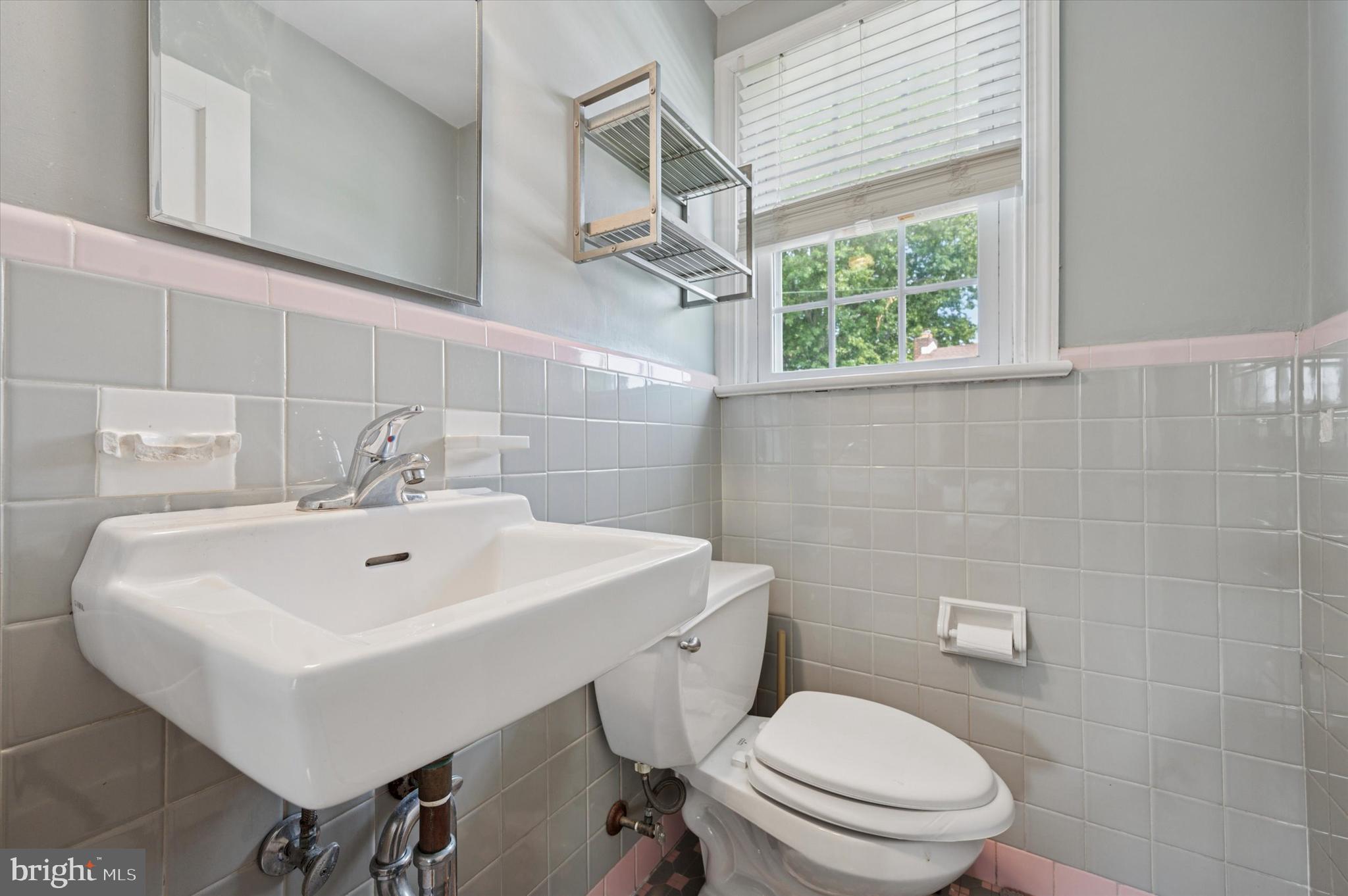 975 Old Sproul Road Springfield, PA 19064 - Photo 20 of 26 1/2 bath in main bedroom