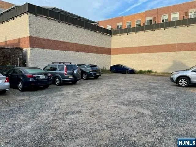 $2,400 | 22 Humphrey Street, Unit 2, Englewood, NJ 07631