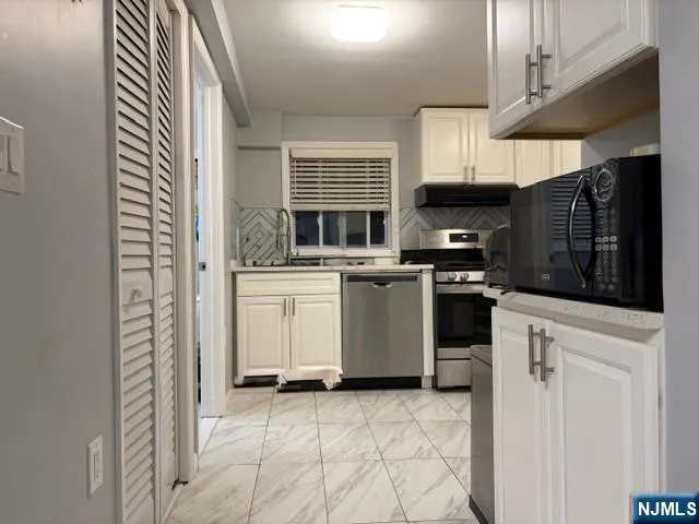 $2,400 | 22 Humphrey Street, Unit 2, Englewood, NJ 07631