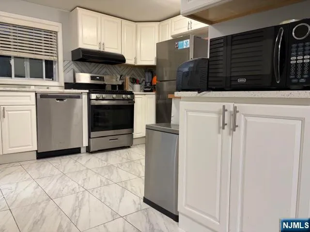 $2,400 | 22 Humphrey Street, Unit 2, Englewood, NJ 07631