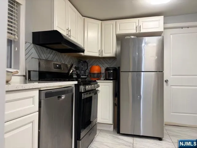 $2,400 | 22 Humphrey Street, Unit 2, Englewood, NJ 07631